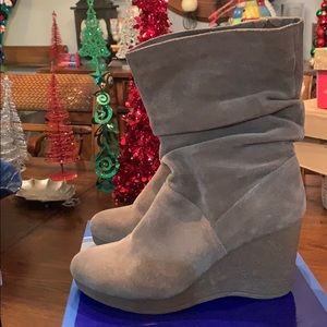 Suede wedge slouchy boot
